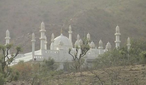 हजरत हरप्रसाद मिश्रा ‘उवैसी’ का नौवां सालाना उर्स सम्पन्न हजरत हरप्रसाद मिश्रा ‘उवैसी’ का नौवां सालाना उर्स सम्पन्न