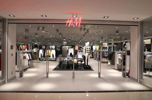 अब इंदौर में H&M का पहला स्टोर खुला अब इंदौर में H&M का पहला स्टोर खुला