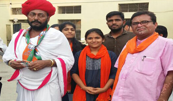 मंत्री ओटाराम देवासी पर भाजपा पदाधिकारी दवे के आरोप और हितैषियों में चर्चा मंत्री ओटाराम देवासी पर भाजपा पदाधिकारी दवे के आरोप और हितैषियों में चर्चा