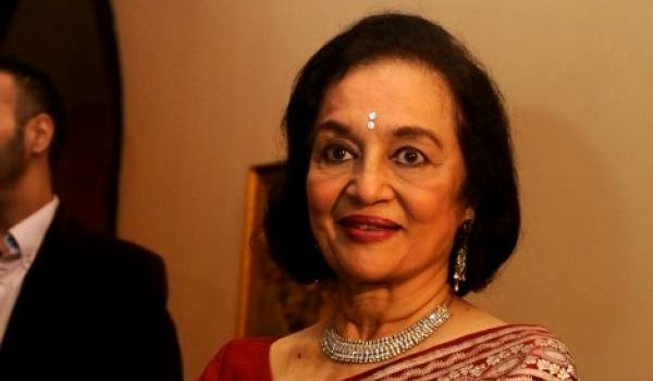 दोस्तों, शिक्षकों की नकल उतारा करती थीं आशा पारेख दोस्तों, शिक्षकों की नकल उतारा करती थीं आशा पारेख