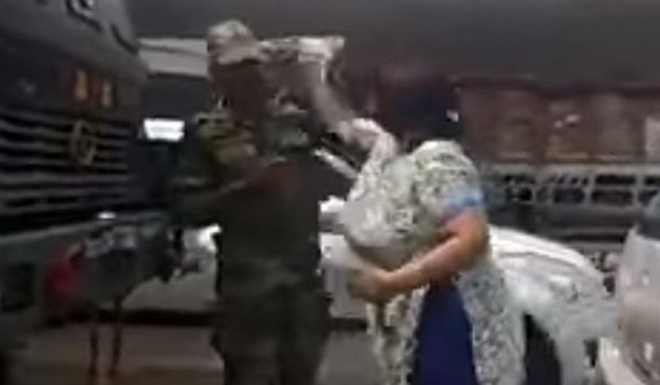 सैन्य अधिकारी को सरेराह थप्पड़ मारने वाली महिला अरेस्ट