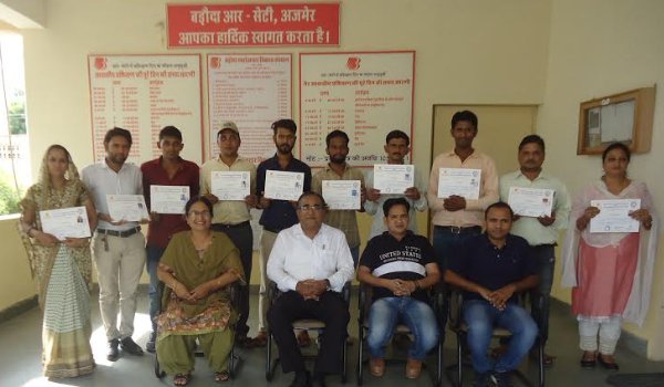 10 दिवसीय उद्यमिता विकास प्रशिक्षण कार्यक्रम का समापन 10 दिवसीय उद्यमिता विकास प्रशिक्षण कार्यक्रम का समापन