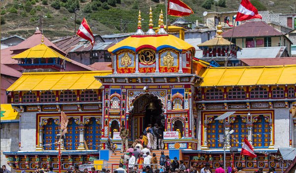 बद्रीनाथ में इस साल 7.5 लाख श्रद्धालु पहुंचे बद्रीनाथ में इस साल 7.5 लाख श्रद्धालु पहुंचे