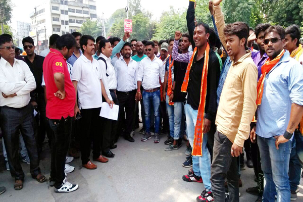 दंगाइयों को किस बात का प्रोत्साहन दे रही है राजे सरकार? दंगाइयों को किस बात का प्रोत्साहन दे रही है राजे सरकार?