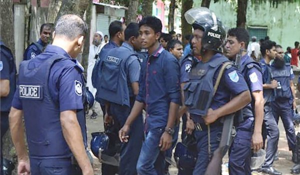 बांग्लादेश : सुरक्षा बल ने आतंकवादी ठिकाने को घेरा