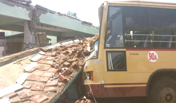 कोयंबटूर में बस स्टैंड की छत गिरने से 5 की मौत