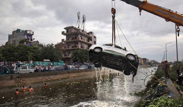 Delhi's Ghazipur landfill collapses, 2 dead after vehicles fell into canal