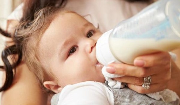 गाय का दूध एक साल से कम उम्र के बच्चे के लिए हानिकारक