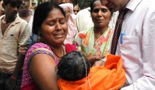 फर्रुखाबाद में 49 शिशुओं की मौत, 2 डाक्टरों के खिलाफ केस दर्ज