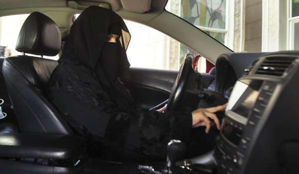 सऊदी अरब में महिलाओं को ड्राइविंग की इजाजत मिली
