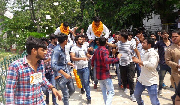 DUSU चुनाव परिणाम : अध्यक्ष व उपाध्यक्ष पद पर एनएसयूआई का कब्जा DUSU चुनाव परिणाम : अध्यक्ष व उपाध्यक्ष पद पर एनएसयूआई का कब्जा