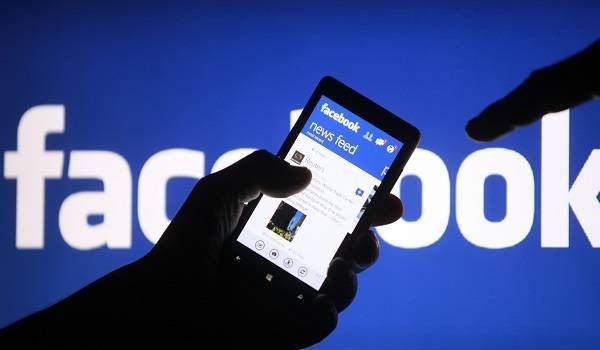 फेसबुक ने मैसेंजर से इंस्टेंट आर्टिकल हटाया