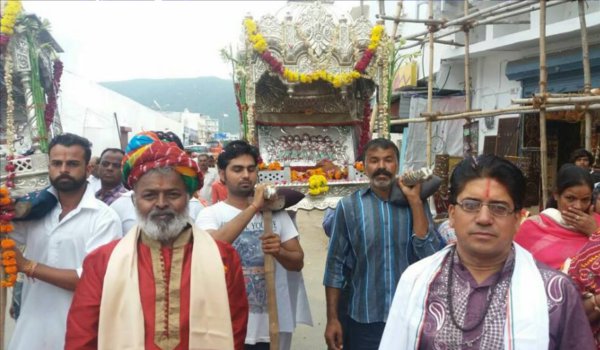 सोने का रावण निखरती चमक सोने का रावण निखरती चमक
