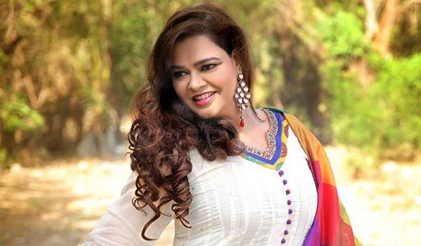 बकरीद पर अभिनेत्री गुलफाम खान ने अनाथ बच्चों को भोजन कराया