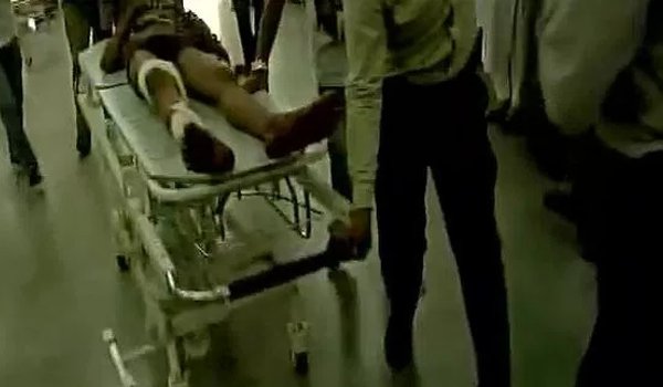 कश्मीर : मंत्री के काफिले पर आतंकी हमला, 3 की मौत कश्मीर : मंत्री के काफिले पर आतंकी हमला, 3 की मौत