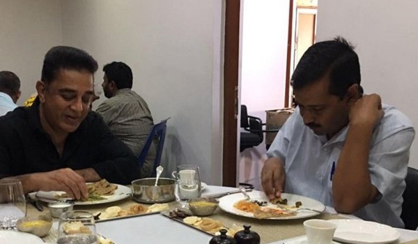 केजरीवाल का कमल हासन से राजनीति में आने का आग्रह केजरीवाल का कमल हासन से राजनीति में आने का आग्रह