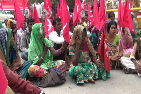 उदयपुर : किसानों ने निकाली रैली, कलक्ट्रेट पर प्रदर्शन