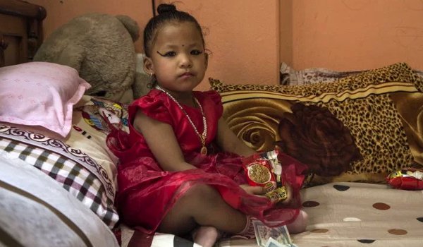 नेपाल की तृष्णा शाक्य बनीं नई देवी, उम्र महज 3 साल