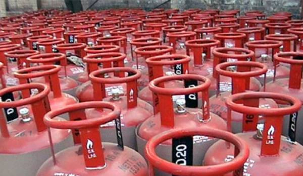 सब्सिडी वाला रसोई गैस सिलेंडर 7 रुपये मंहगा सब्सिडी वाला रसोई गैस सिलेंडर 7 रुपये मंहगा