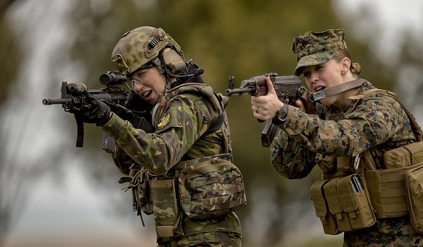 अमरीकी मरीन कॉर्प्स में महिला थल सैन्य अधिकारी की नियुक्ति संभव