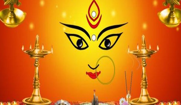 उत्तर प्रदेश : शारदीय नवरात्र के पहले दिन मंदिरों में श्रद्धालुओं की भीड़ उत्तर प्रदेश : शारदीय नवरात्र के पहले दिन मंदिरों में श्रद्धालुओं की भीड़