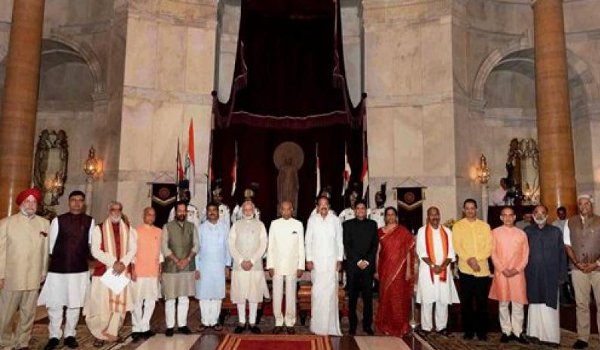 मोदी मंत्रिमंडल में 9 नए मंत्री शामिल, 4 को पदोन्नत कर कैबिनेट मंत्री बनाया