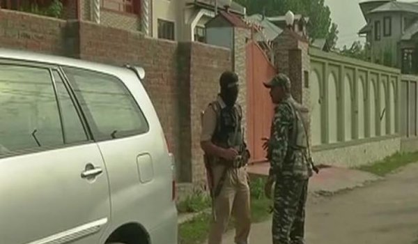 Terror funding case : दिल्ली और श्रीनगर में 16 स्थानों पर NIA के छापे Terror funding case : दिल्ली और श्रीनगर में 16 स्थानों पर NIA के छापे