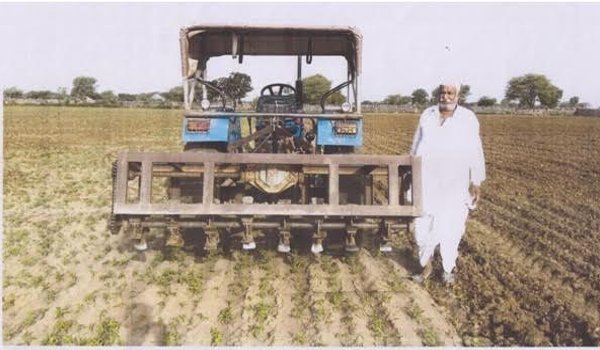 डीडवाड़ा के कृषक ने बनाई मशीन, किसानों के लिए बना मिसाल डीडवाड़ा के कृषक ने बनाई मशीन, किसानों के लिए बना मिसाल