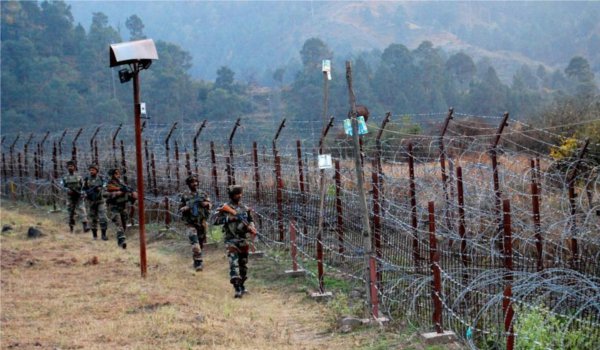 जम्मू एवं कश्मीर : पाकिस्तानी गोलीबारी में घायल महिला की मौत जम्मू एवं कश्मीर : पाकिस्तानी गोलीबारी में घायल महिला की मौत