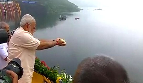 67वें जन्मदिन पर पीएम मोदी ने सरदार सरोवर बांध का उद्घाटन किया