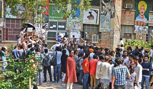 Ryan International School murder: Protesters set liquor shop outside campus, police resort to lathicharge