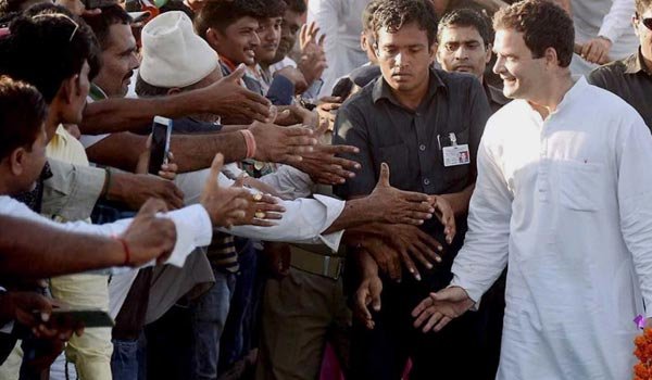 गुजरात को रिमोट कंट्रोल से चलाया जा रहा : राहुल गांधी
