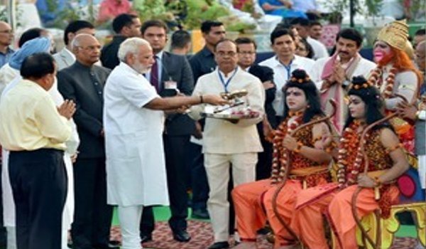 त्योहार समाज, राष्ट्र के लिए कुछ करने की प्रेरणा देते हैं : मोदी त्योहार समाज, राष्ट्र के लिए कुछ करने की प्रेरणा देते हैं : मोदी