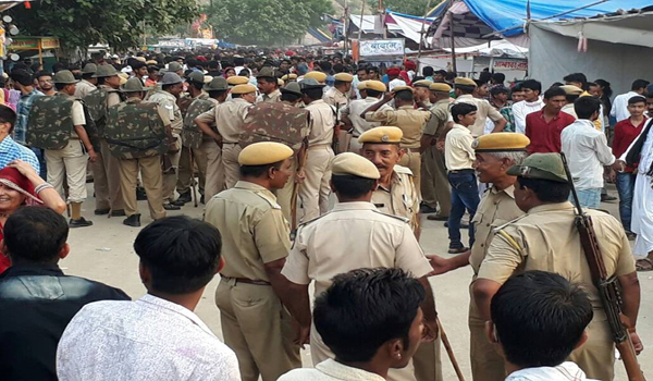 सिरोही : प्रसिद्ध सारणेश्वर मेले में मारपीट, पुलिस तैनात सिरोही : प्रसिद्ध सारणेश्वर मेले में मारपीट, पुलिस तैनात
