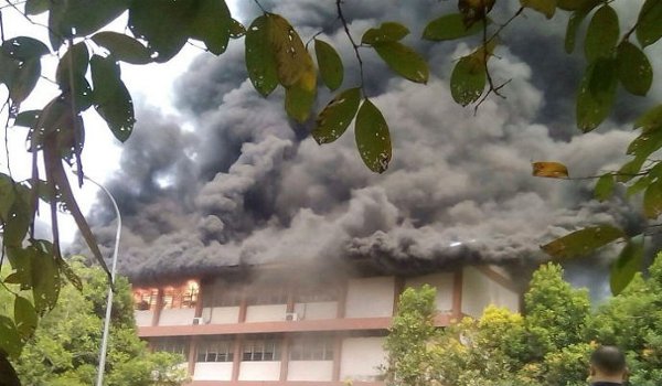मलेशिया : कुआलालंपुर के स्कूल में आग लगी, 25 की मौत