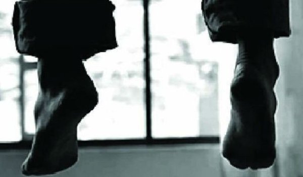 पुलिस प्रताड़ना से तंग आकर फुटबॉल खिलाड़ी ने खुदकुशी की पुलिस प्रताड़ना से तंग आकर फुटबॉल खिलाड़ी ने खुदकुशी की