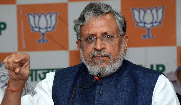 लालू यादव ने एमएलसी बनाने के बदले जमीन ली : सुशील कुमार मोदी लालू यादव ने एमएलसी बनाने के बदले जमीन ली : सुशील कुमार मोदी