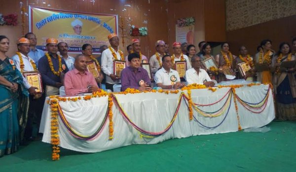 11 शिक्षकों को जिला स्तरीय तथा 6 शिक्षकों को ब्लाक लेवल सम्मान 11 शिक्षकों को जिला स्तरीय तथा 6 शिक्षकों को ब्लाक लेवल सम्मान