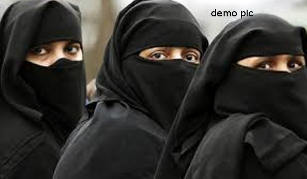 मुस्लिम महिलाओं ने 3 तलाक पर शरीयत का किया समर्थन