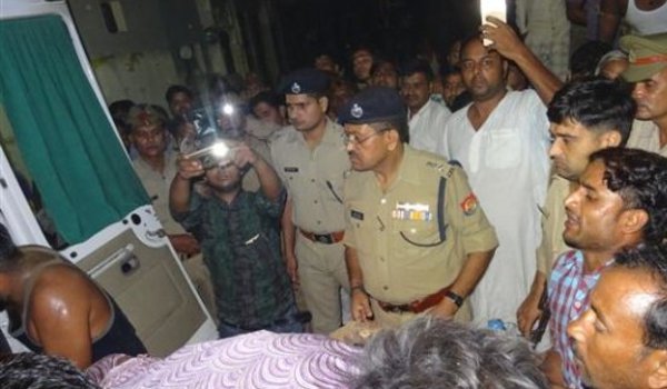 अलीगढ़ : पटाखों से भरे घर में विस्फोट, मां, बेटी की मौत