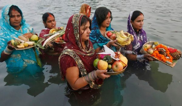 पारंपरिक गीतों के बिना अधूरा है सूर्योपासना का व्रत छठ