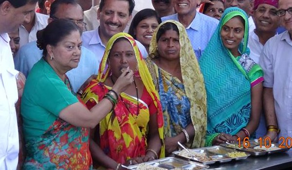 अन्नपूर्णा रसोई का दूसरा चरण शुरू, सीएम राजे ने दिखाई हरी झंडी