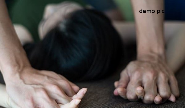 अपनी ही नाबालिग बेटी की अस्मत से खेल रहा था वहशी बाप अपनी ही नाबालिग बेटी की अस्मत से खेल रहा था वहशी बाप