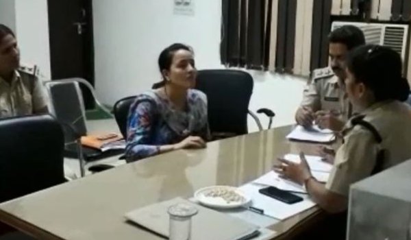 पुलिस की हनीप्रीत से घंटों पूछताछ, मिले गोलमोल जवाब