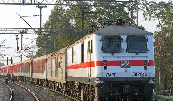 पूर्वोत्तर रेलवे : यात्रियों की सुविधा के लिए दीपावली पर चलेंगी कई स्पेशल ट्रेनें