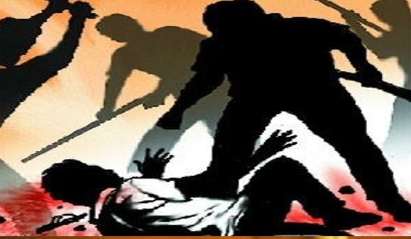 four injured in Two families clash in indore