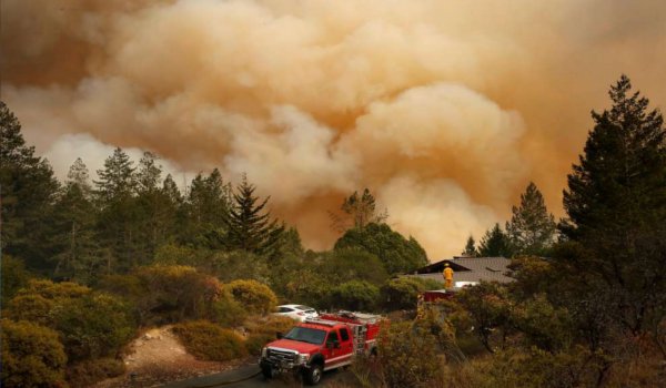 कैलिफोर्निया के जंगलों में आग से अब तक 17 की मौत