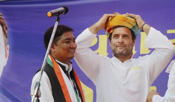 तमिल फिल्म पर राजनीति गरमाई, राहुल के निशाने पर मोदी तमिल फिल्म पर राजनीति गरमाई, राहुल के निशाने पर मोदी