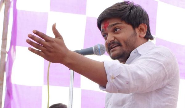 हार्दिक पटेल ने सीसीटीवी फुटेज पर उठाया सवाल हार्दिक पटेल ने सीसीटीवी फुटेज पर उठाया सवाल