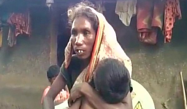 झारखंड : भूख से मरी बच्ची की मां को गांव से बाहर निकाला